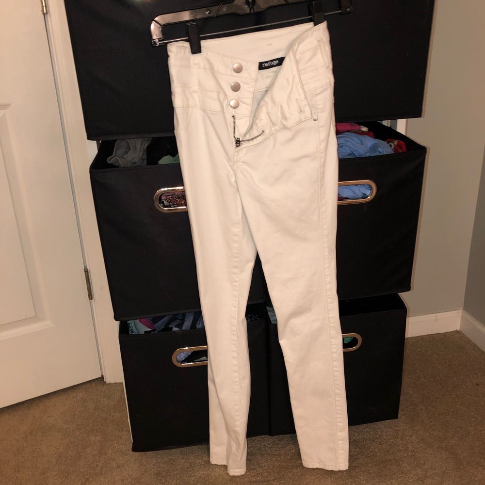 White skinny jeans